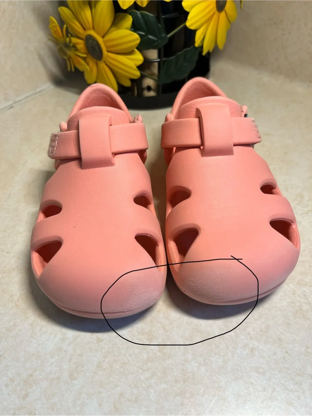 Ten Little Kids Pink Coral Closed-Toe Sandals size 8